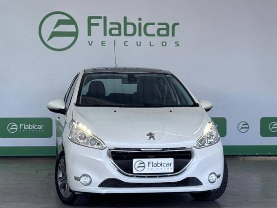 PEUGEOT 208 1.6 GRIFFE 16V FLEX 4P AUTOMÁTICO PEUGEOT 208 1.6 GRIFFE 16V FLEX 4P AUTOMÁTICO